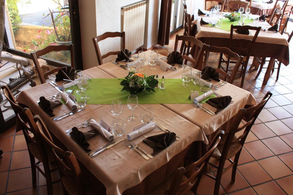 Logis Hotel Restaurant Le Flamant Rose Camargue Albaron Екстериор снимка