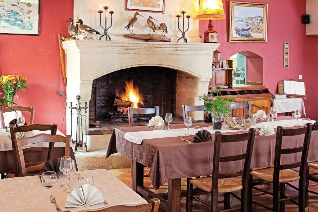 Logis Hotel Restaurant Le Flamant Rose Camargue Albaron Екстериор снимка