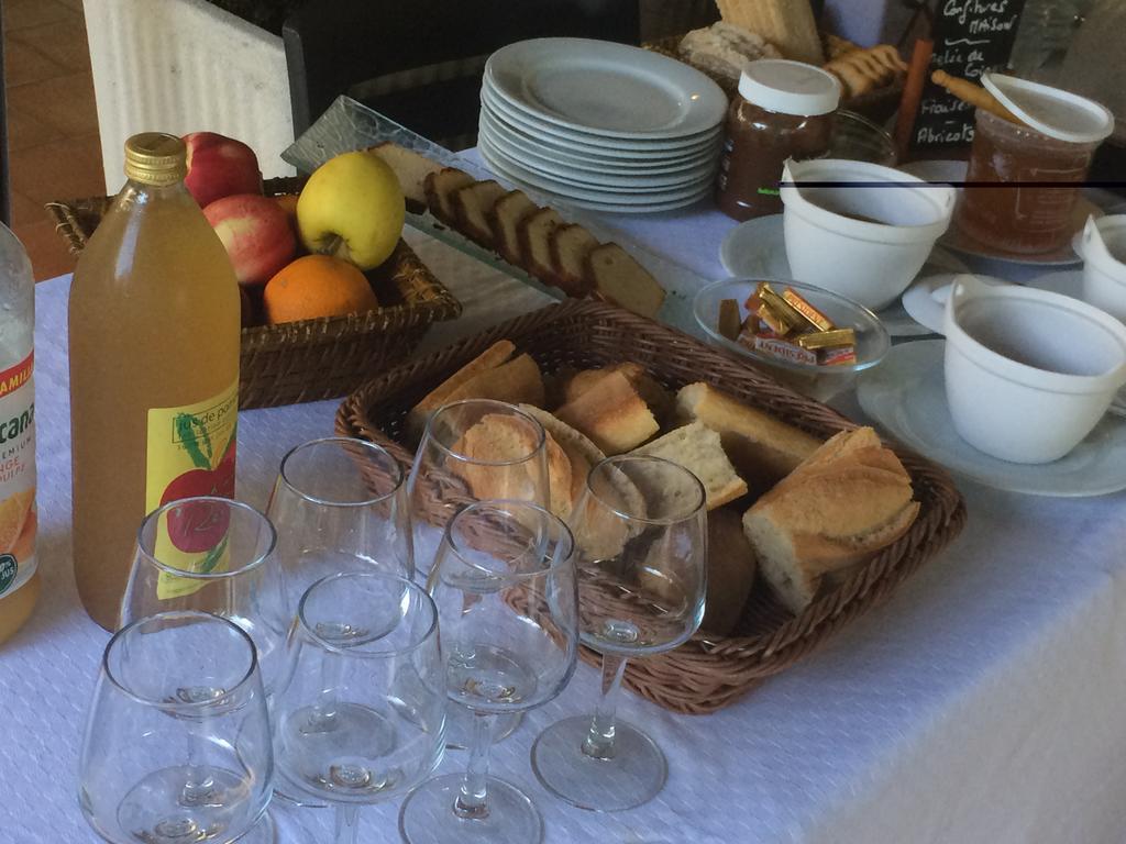 Logis Hotel Restaurant Le Flamant Rose Camargue Albaron Екстериор снимка